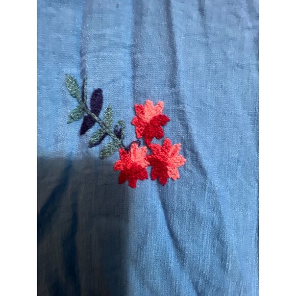 Kindred Womens 3X Blue Button-Up Shirt With Floral Embroidery Lightweight & Comf - Picture 3 of 5